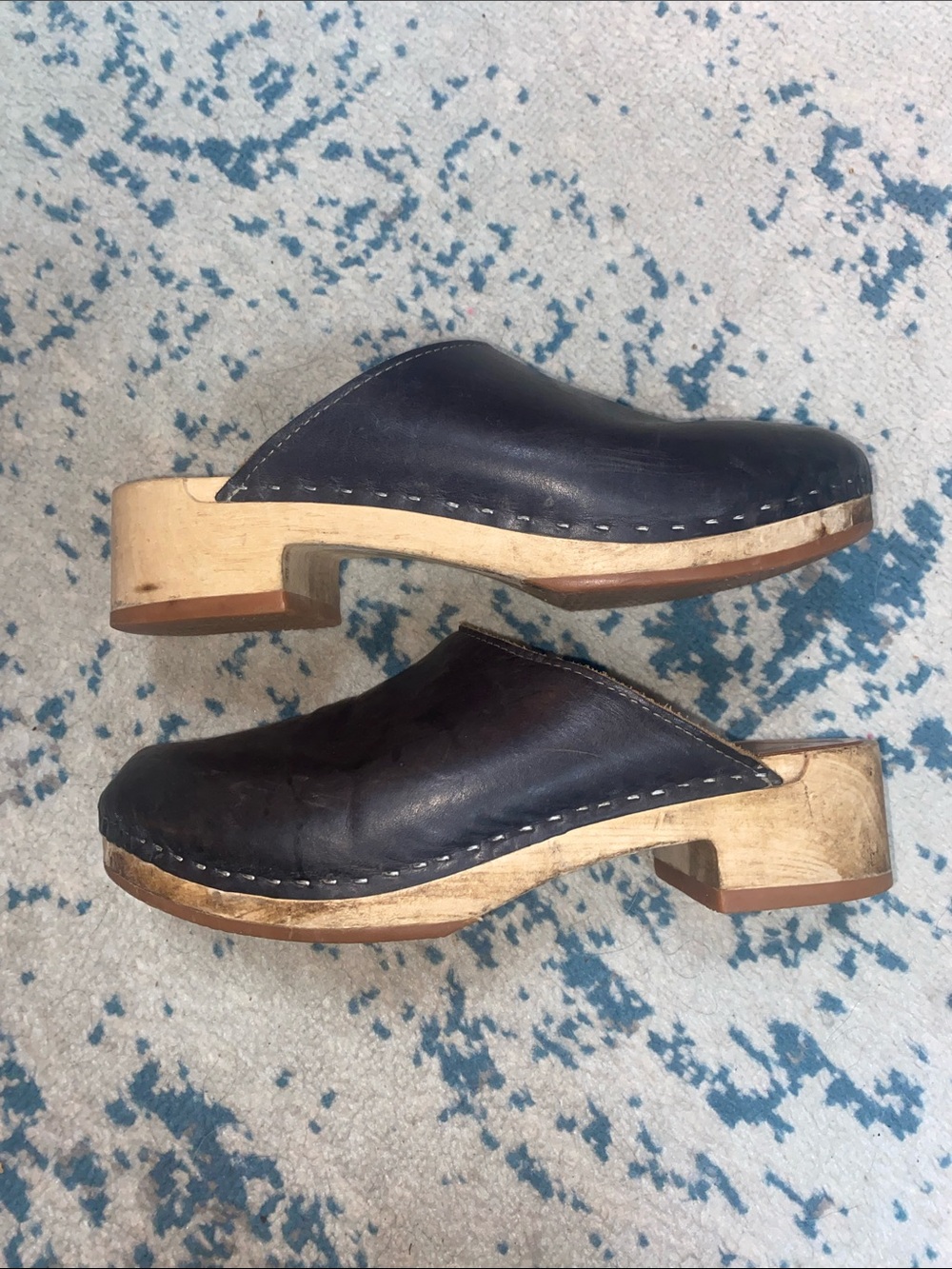 Kurier Portland, Maine made Women’s Black Leather Slip-On Clogs